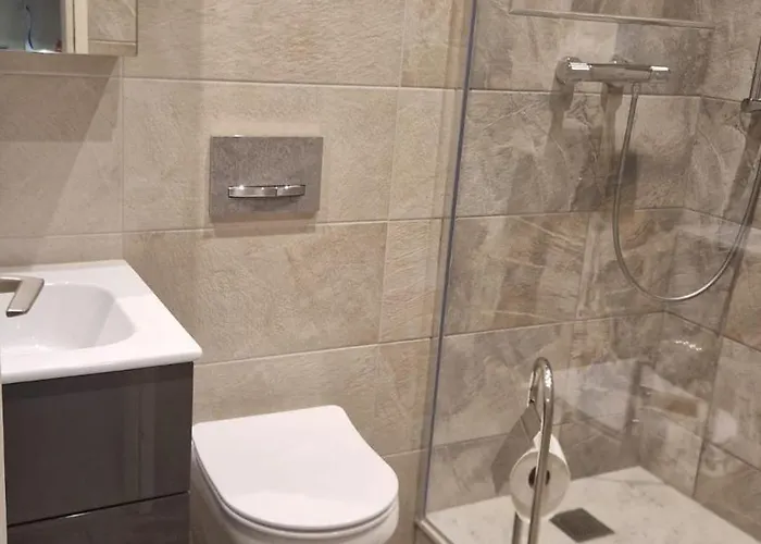 Laerchenwald 304, Gemuetlich, Renoviert, Tolle Aussicht 아파트 로이커바드